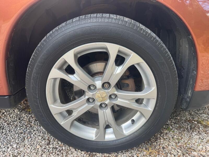 MITSUBISHI OUTLANDER
