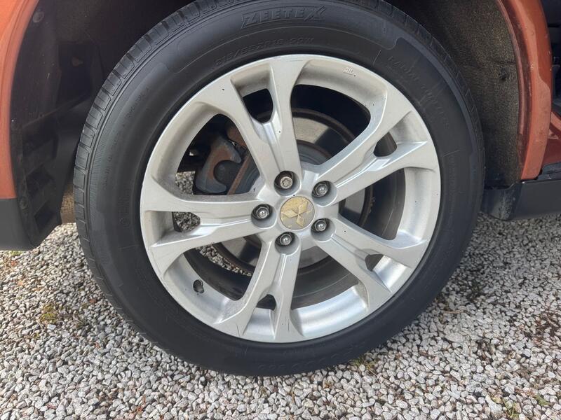 MITSUBISHI OUTLANDER