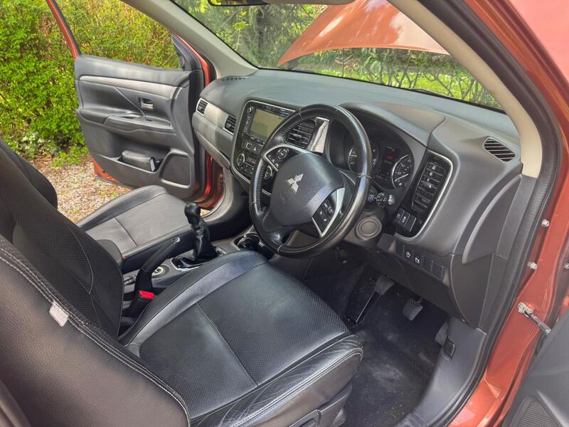 MITSUBISHI OUTLANDER
