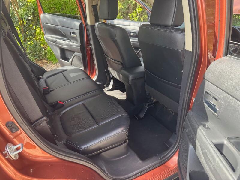 MITSUBISHI OUTLANDER