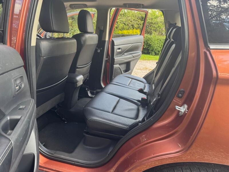 MITSUBISHI OUTLANDER