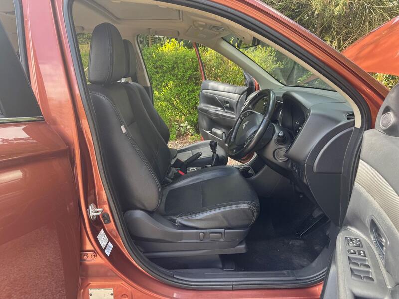 MITSUBISHI OUTLANDER