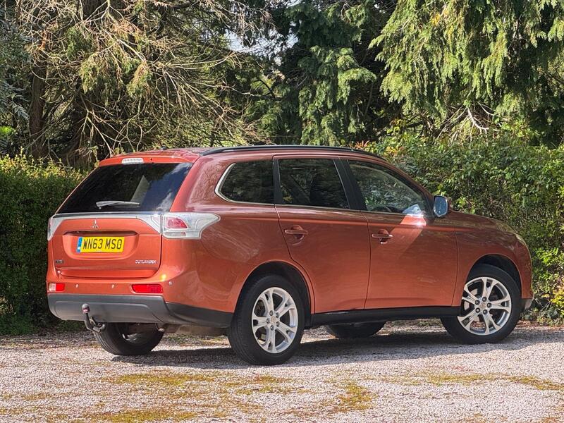MITSUBISHI OUTLANDER