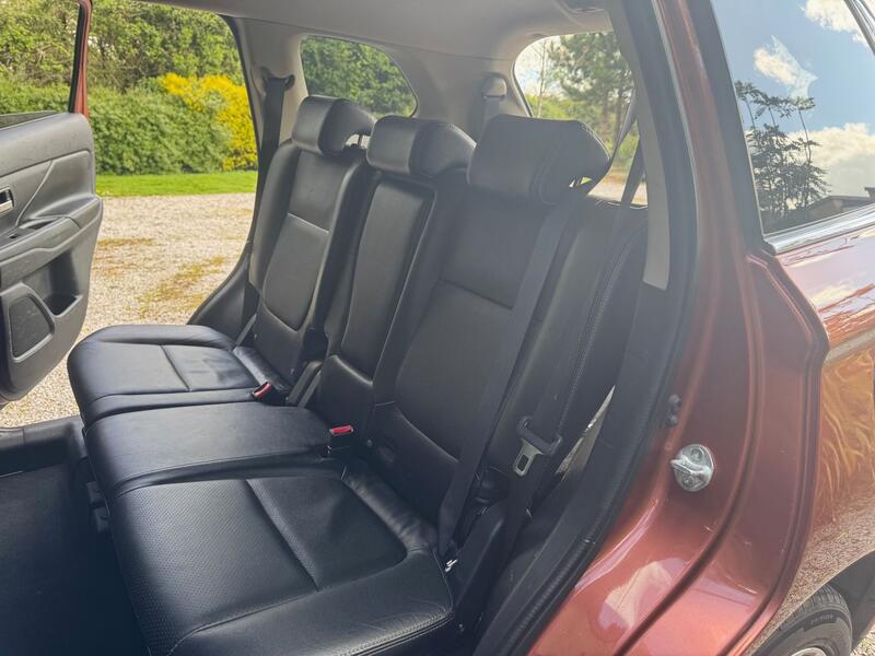 MITSUBISHI OUTLANDER
