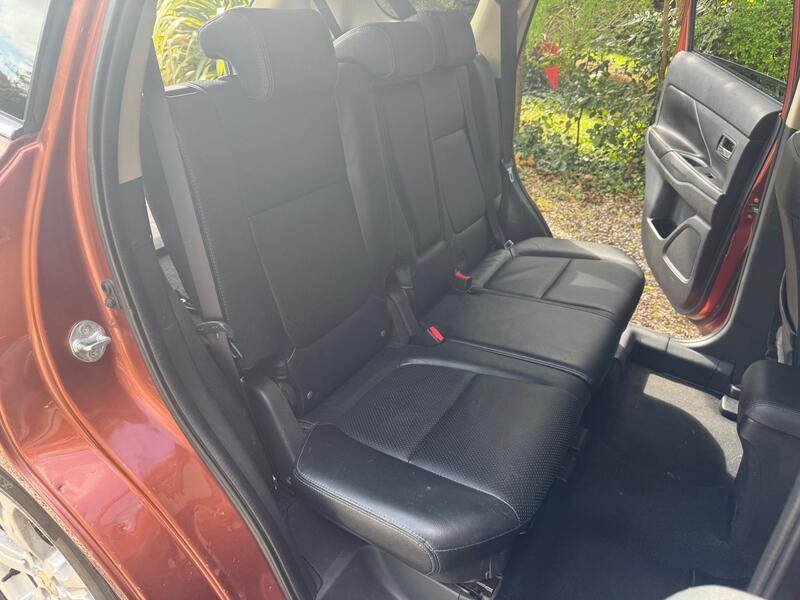 MITSUBISHI OUTLANDER