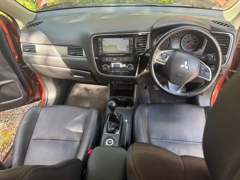 MITSUBISHI OUTLANDER