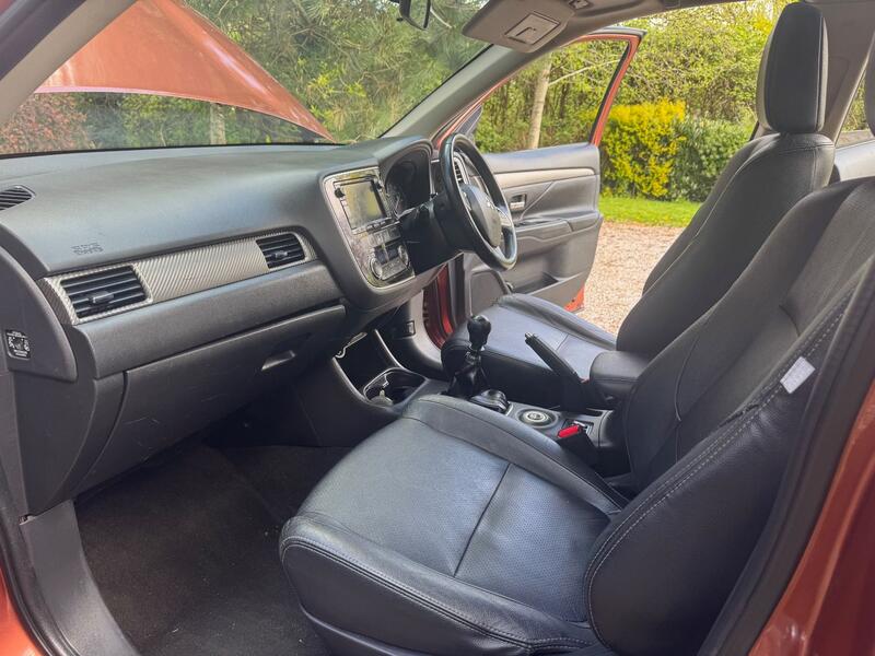 MITSUBISHI OUTLANDER
